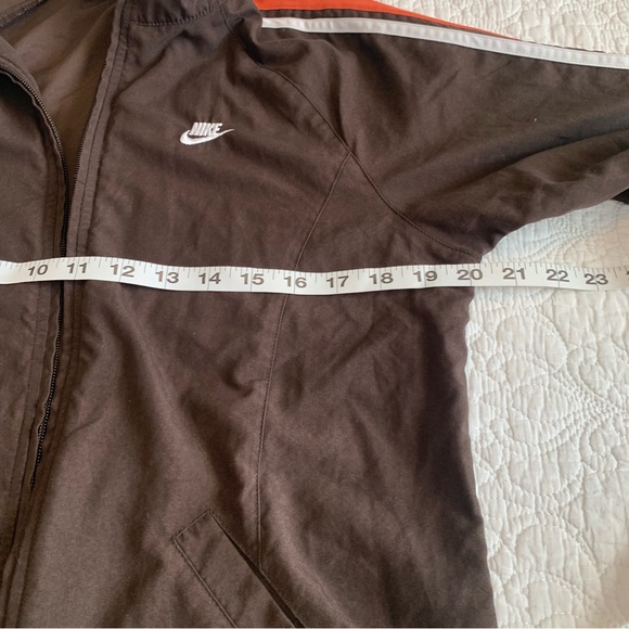 Nike light weight athletic workout jacket - Picture 8 of 11